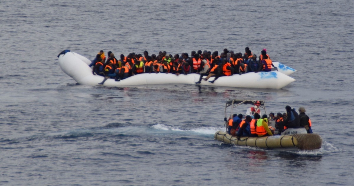 وتعتبر المياه الإقليمية التونسية والليبية منطقة عبور لمعظم قوارب المهاجرين غير الشرعيين المتجهة إلى أوروبا.