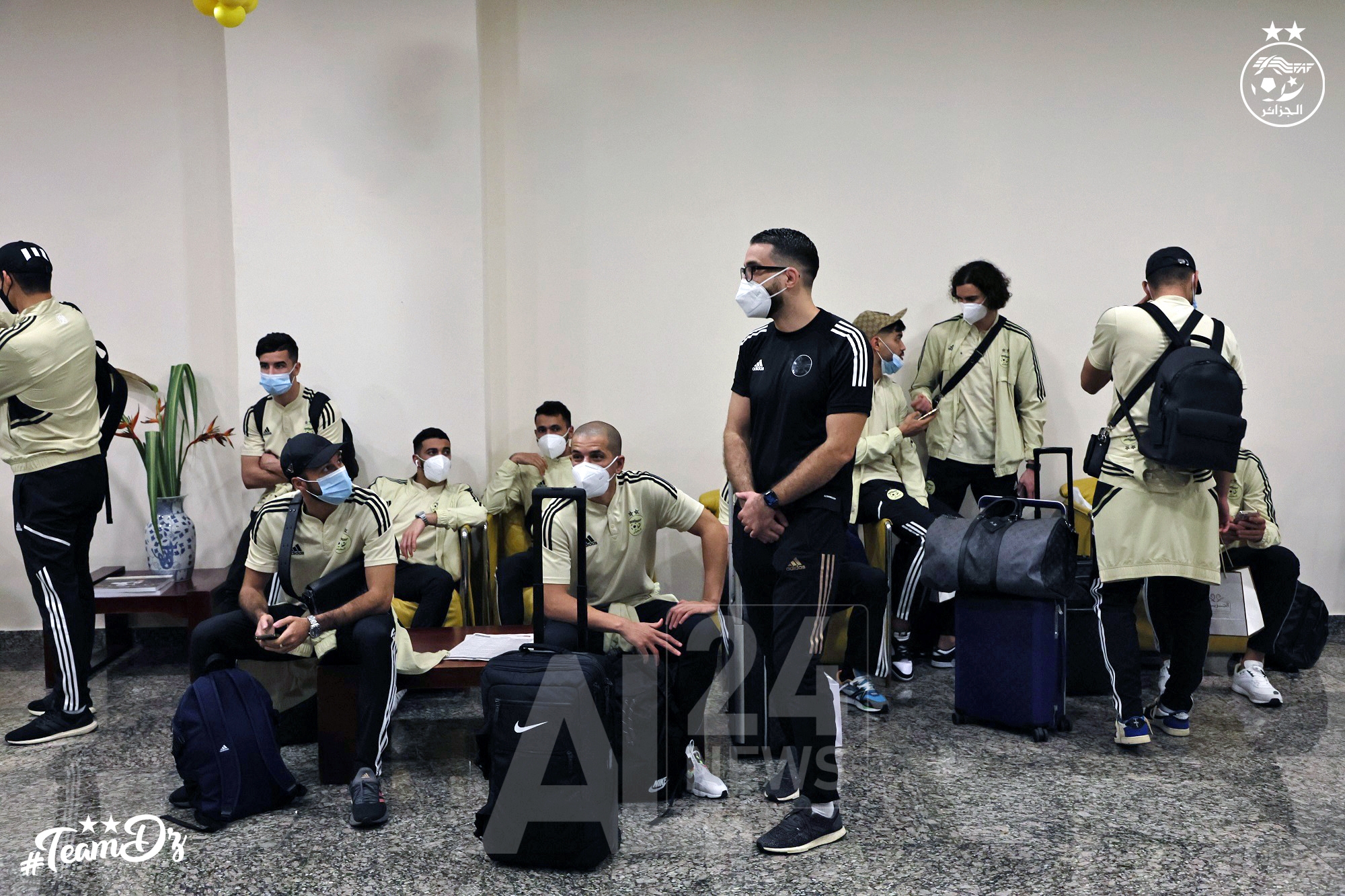 Auparavant, la délégation algérienne, conduite par le président de la FAF était arrivée tard dans la soirée de samedi, en provenance du Qatar où Mehdi Tahrat, testé positif au Covid-19, est resté en confinement.