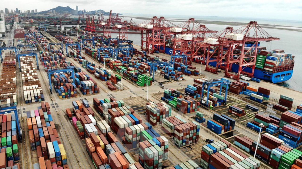 Le fort niveau des exportations en décembre "reflète les dommages causés par la souche Omicron aux chaînes d'approvisionnement mondiales"