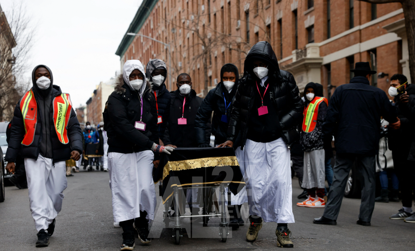 Après la cérémonie funéraire, 11 des corps ont été envoyés au New Jersey pour être enterrés
