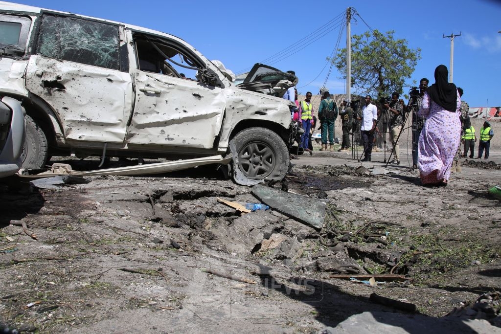 Cet attentat "a tué au moins dix personnes, dont cinq soldats, et fait plusieurs blessés