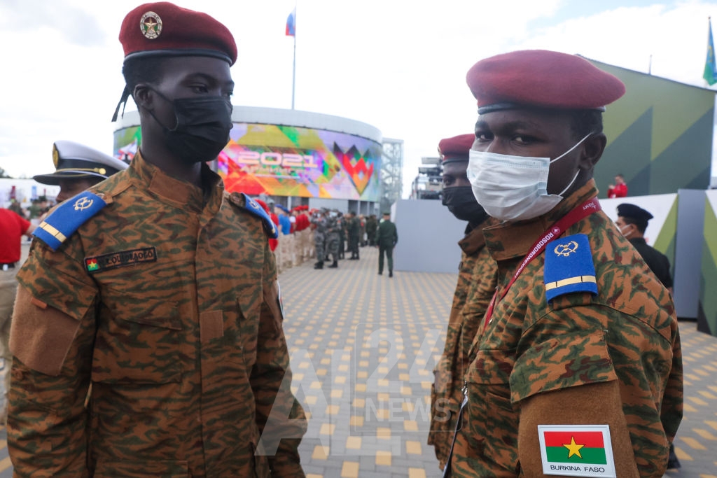 Le colonel Mamadou Boukouma, le colonel Elie Tarpaga, le colonel-Major Pierre Ouédraogo et le Lieutenant-Colonel P.F. Rodolphe Sorgho ont été nommés respectivement gouverneur des régions de la Boucle du Mouhoun, de l’Est, du Nord et du Sahel