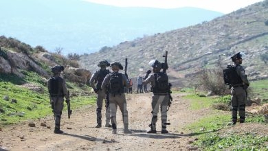 L'armée d'occupation israélienne procède habituellement à des arrestations, lors de descentes nocturnes dans les domiciles des Palestiniens