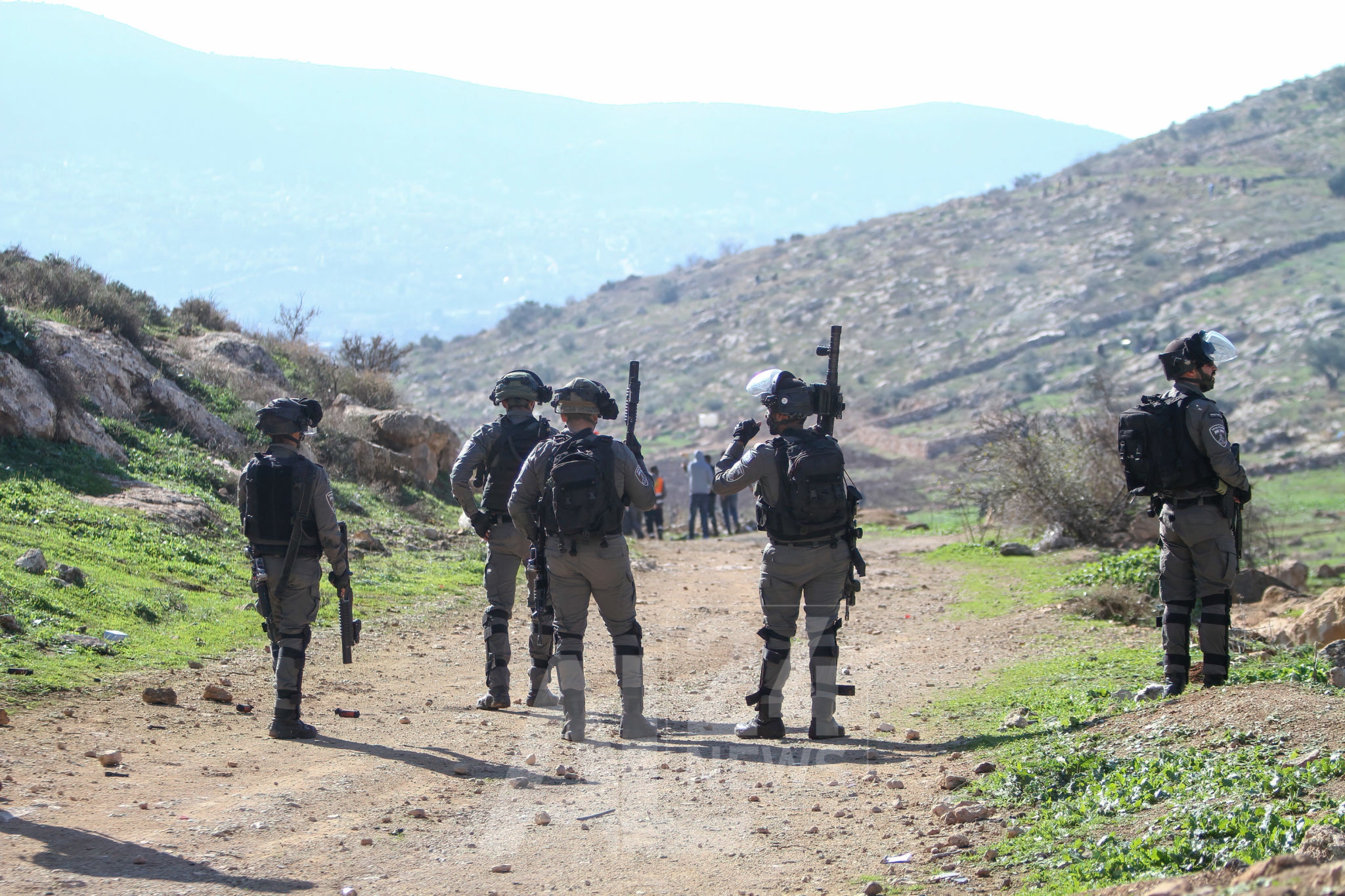 L'armée d'occupation israélienne procède habituellement à des arrestations, lors de descentes nocturnes dans les domiciles des Palestiniens