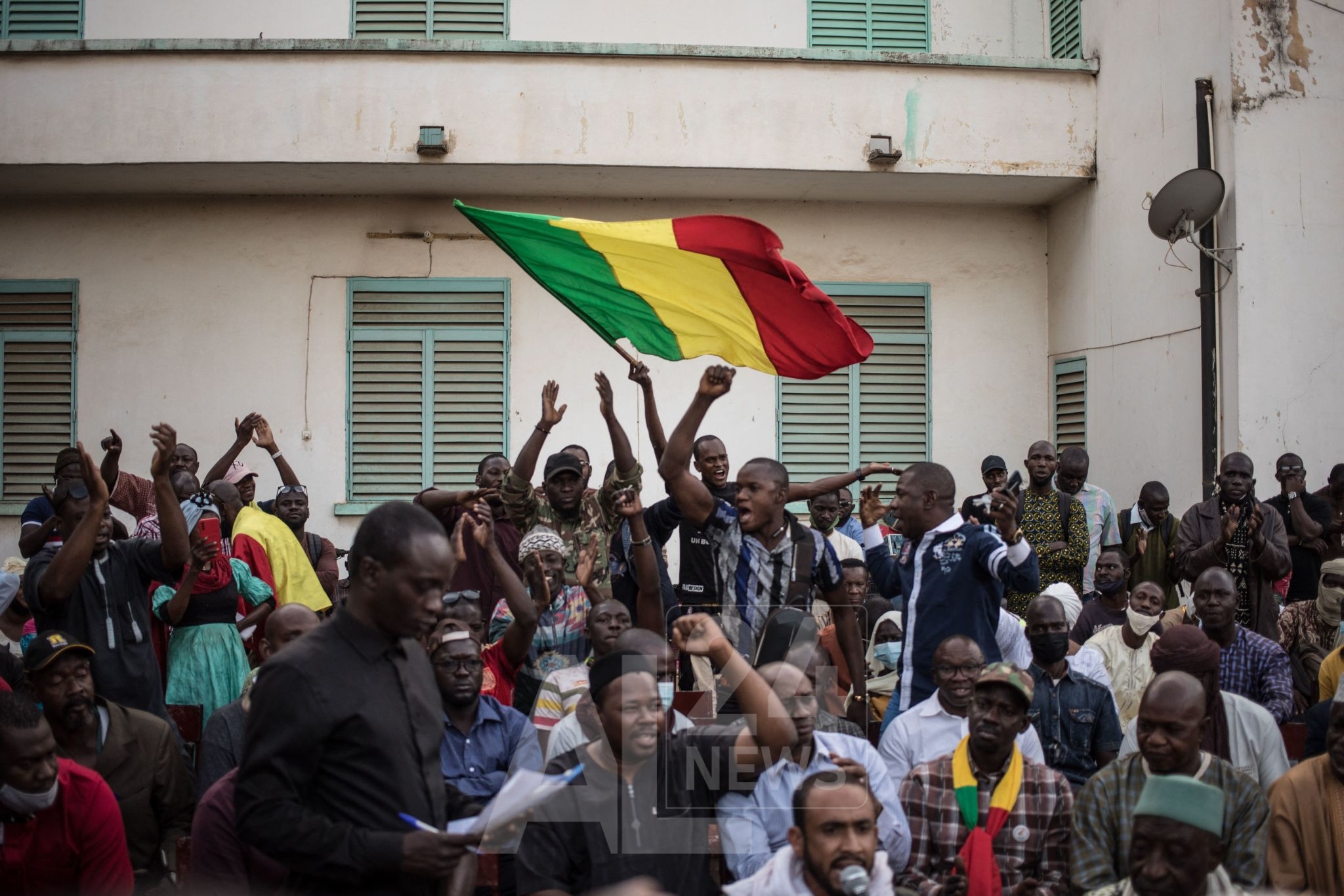Le Mali a rendu la pareille en rappelant ses ambassadeurs et en fermant ses frontières avec les Etats membres de la CEDEAO.