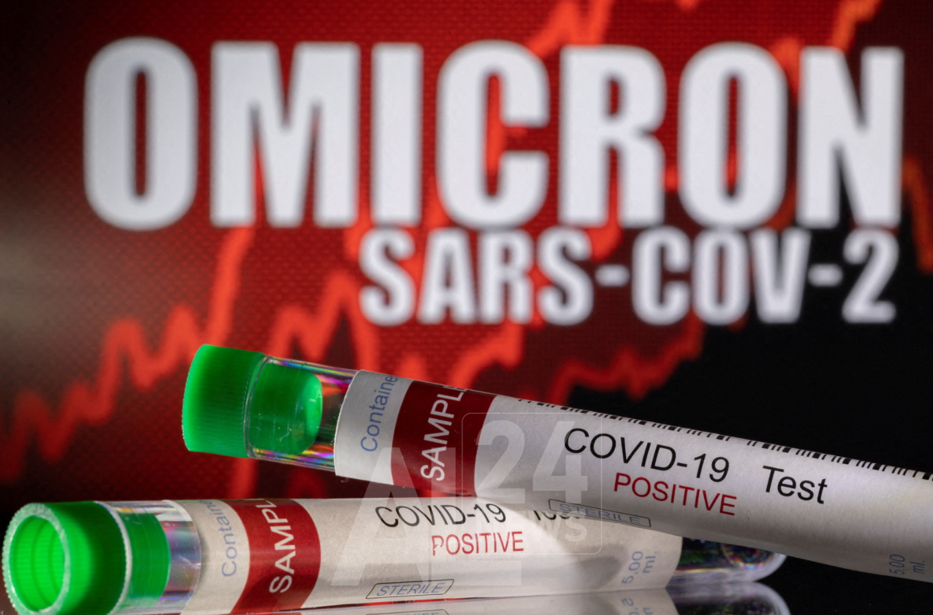 ضرر "أوميكرون" يقتصر على مجرى الهواء العلوي: الأنف والحنجرة والقصبة الهوائية، وفقا لما أوردته صحيفة "نيويورك تايمز".