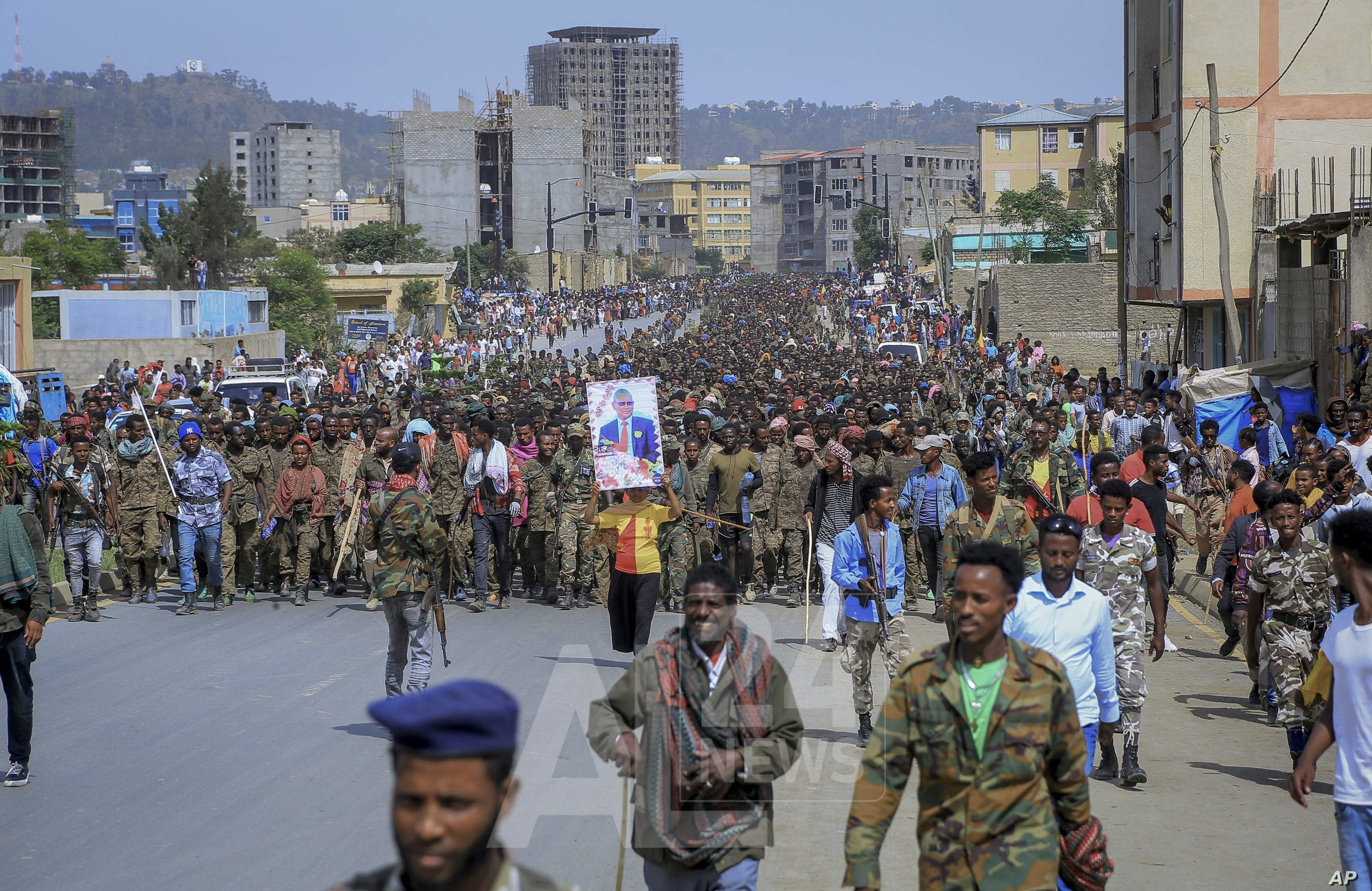 قال بيان الحكومة إن الهدف من العفو هو "تمهيد الطريق لحل دائم لمشاكل إثيوبيا بطريقة سلمية وغير عنيفة".