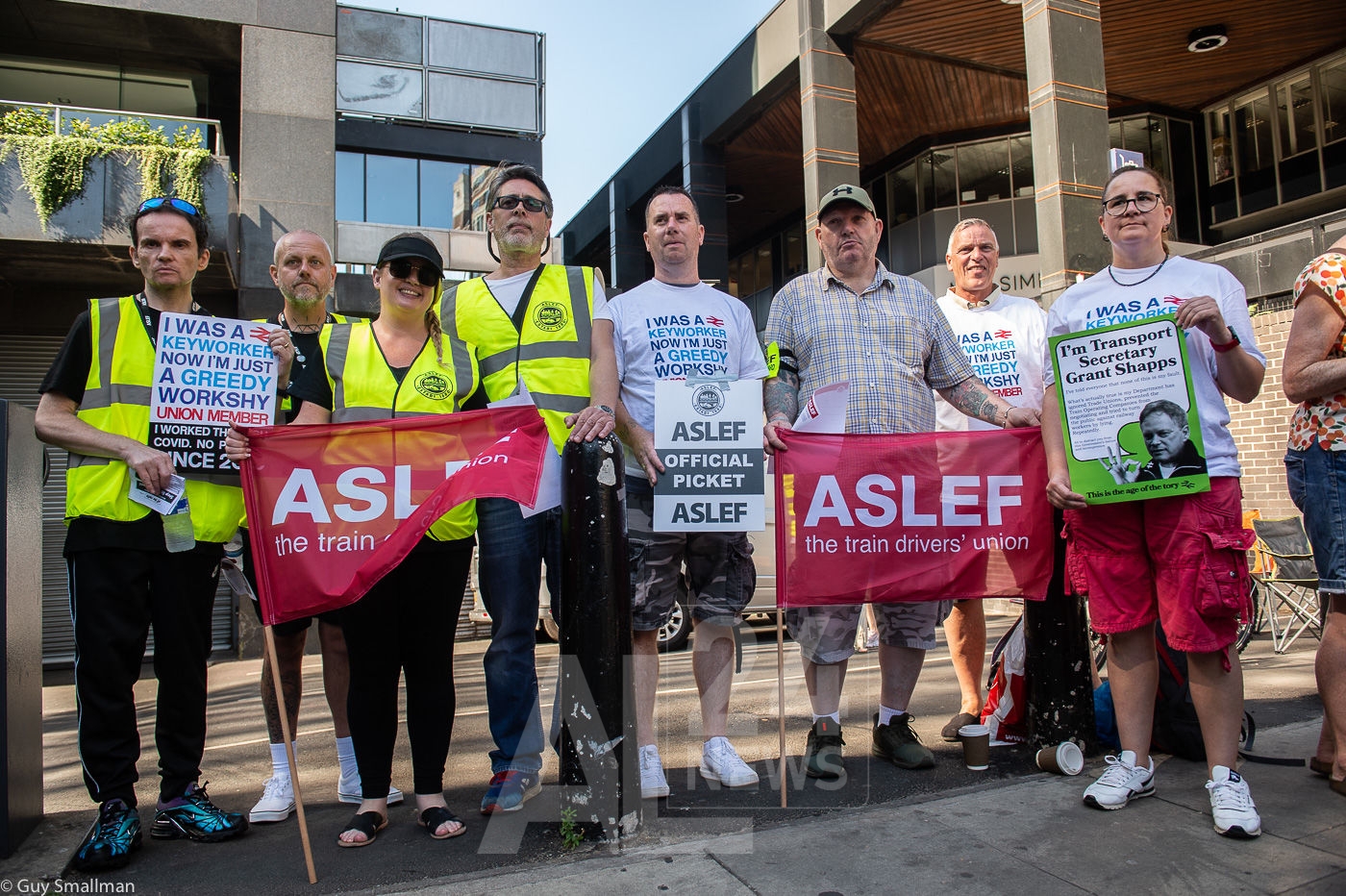 قال بيان صادر عن نقابة سائقي القطارات /إيه.إس.إل.إي.إف/, إن الإضراب "سيستمر لمدة 24 ساعة, ويشمل حوالي ربع شبكة السكك الحديدية في بريطانيا.