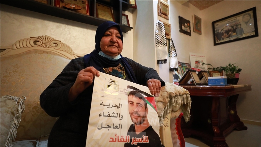 الأسير المصاب بالسرطان ناصر أبو حميد,