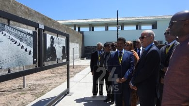 الرئيس الصحراوي إبراهيم غالي يزور معتقل الزعيم الراحل نيلسون مانديلا بجزيرة روبن آيلاند بجنوب افريقيا