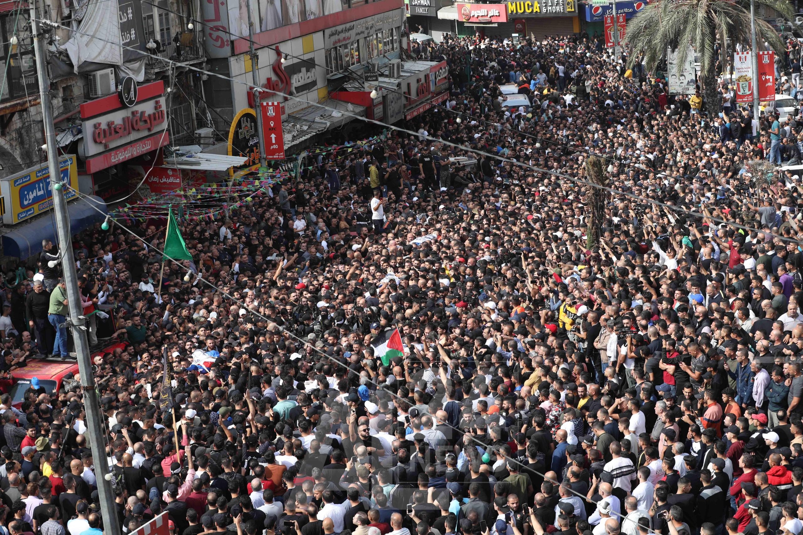 عشرات الآلاف يشيّعون في موكب مهيب شهداء نابلس الخمسة