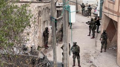 مستوطنون يهاجمون منازل المواطنين في قرية حارس غرب سلفيت بفلسطين المحتلة