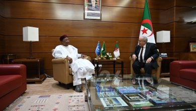 محادثات بين وزير الخارجية الجزائري، رمطان لعمامرة ورئيس اللجنة رفيعة المستوى للأمن والتنمية في منطقة الساحل، محمدو إيسوفو