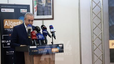 وزير الصناعة الجزائري أحمد زغدار