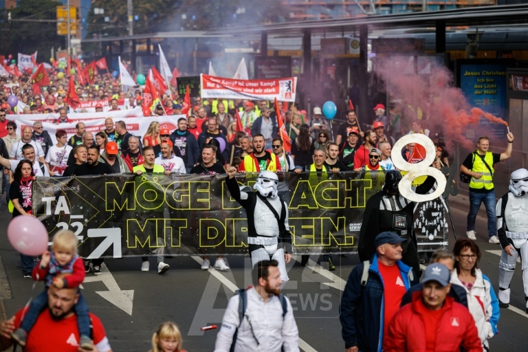 IG Metall union members held a number of demonstrations to push for an eight percent pay raise