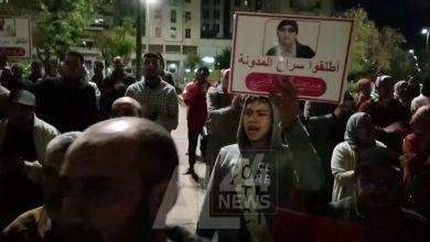 وقفة بمدينة فاس مساء أمس الإثنين مطالبة باطلاق سراح المعتقلين السياسييين واحتجاجا على غلاء الأسعار وتردي الأوضاع الإجتماعية