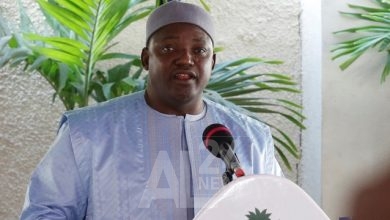 صورة رئيس غامبيا آداما بارو