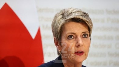 وزيرة المالية السويسرية كارين كيلر-سوتر خلال مؤتمر صحفي في العاصمة السويسرية بيرن يوم 19 مارس 2023