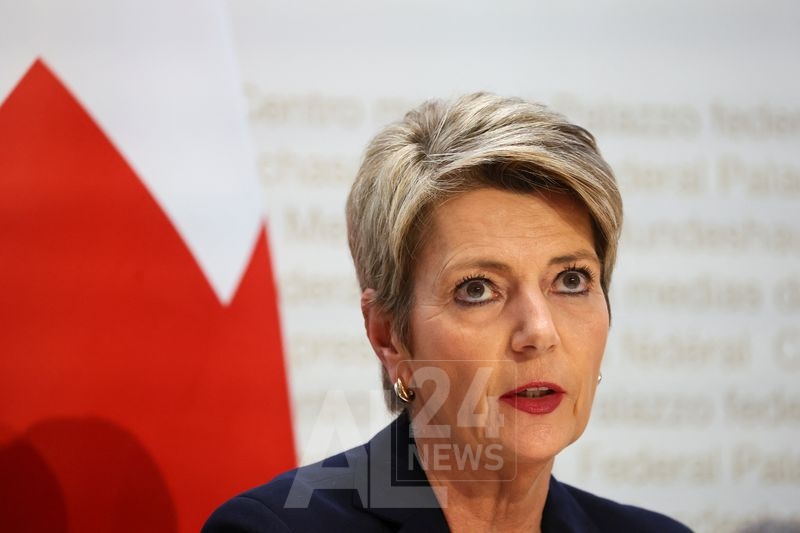 وزيرة المالية السويسرية كارين كيلر-سوتر خلال مؤتمر صحفي في العاصمة السويسرية بيرن يوم 19 مارس 2023