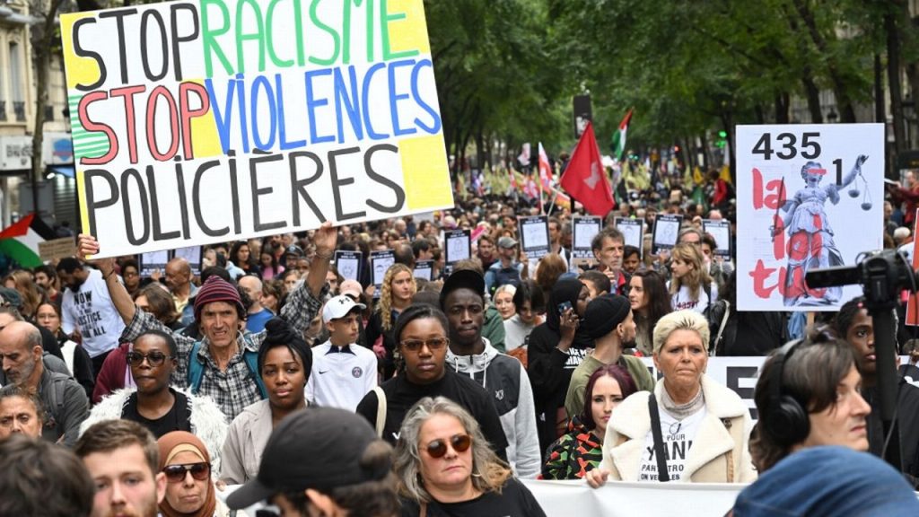 France : des dizaines de milliers de personnes manifestent contre les ...