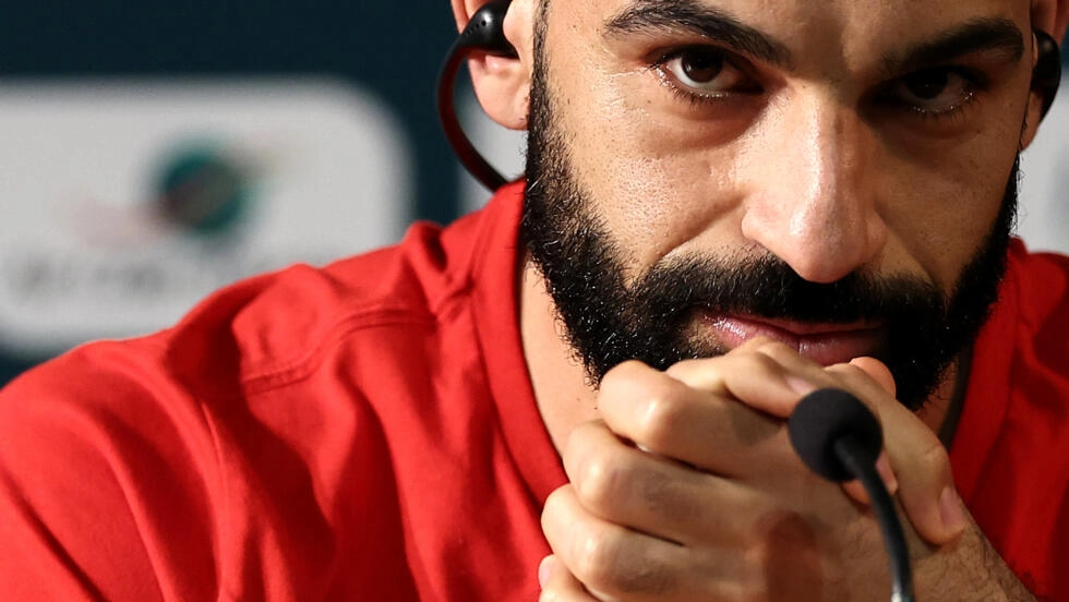 قائد مصر محمد صلاح يتحدث خلال مؤتمر صحافي في المركز الإعلمي الرئيسي لكأس أمم إفريقيا في أبيدجان