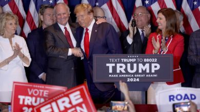 Donald Trump a remporté haut la main la primaire républicaine de la Caroline du Sud face à Nikki Haley. Le voici en compagnie du gouverneur de l'État, Henry McMaster, lors d'un rassemblement en marge du scrutin.