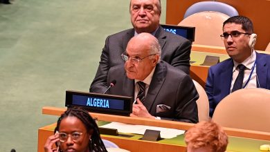 وزير الخارجية الجزائري أحمد عطاف خلال مشاركته في جلسة نقاش رفيعة المستوى حول تنفيذ أهداف العشرية الأممية للطاقة المستدامة، بمقر منظمة الأمم المتحدة