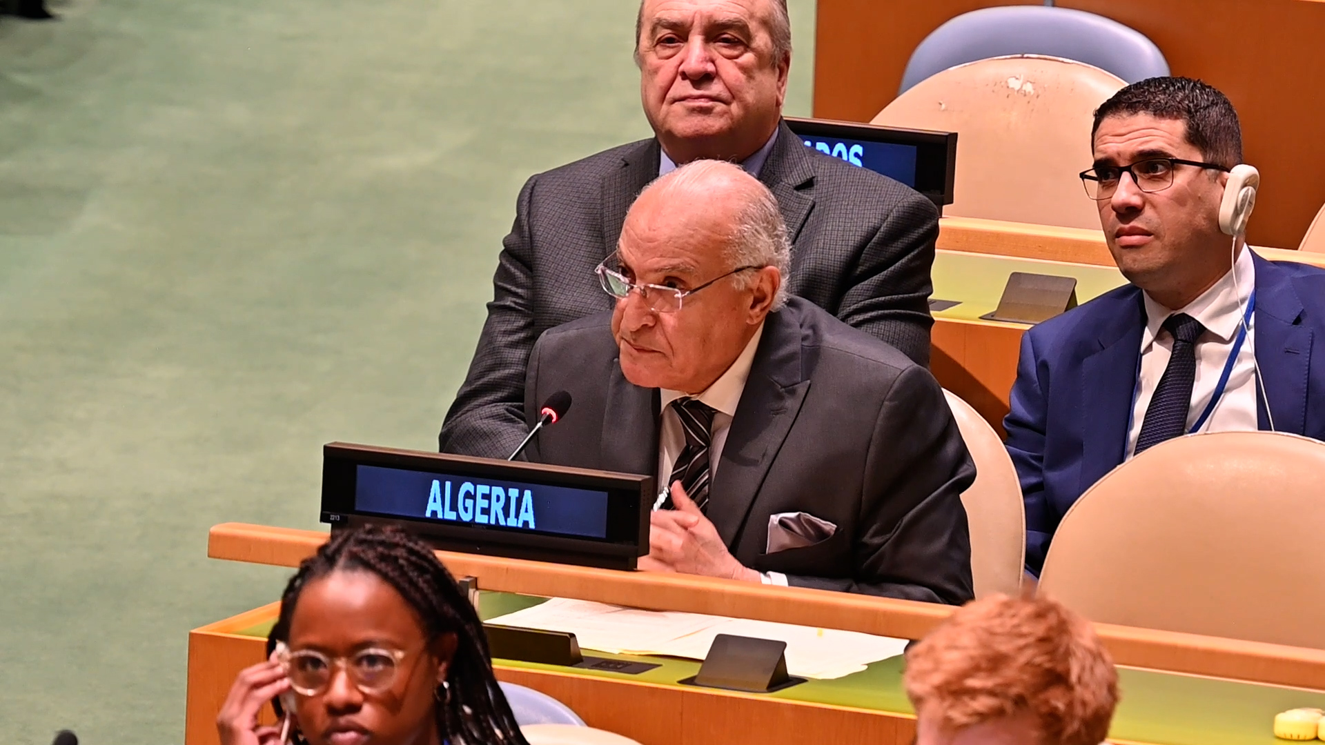 وزير الخارجية الجزائري أحمد عطاف خلال مشاركته في جلسة نقاش رفيعة المستوى حول تنفيذ أهداف العشرية الأممية للطاقة المستدامة، بمقر منظمة الأمم المتحدة