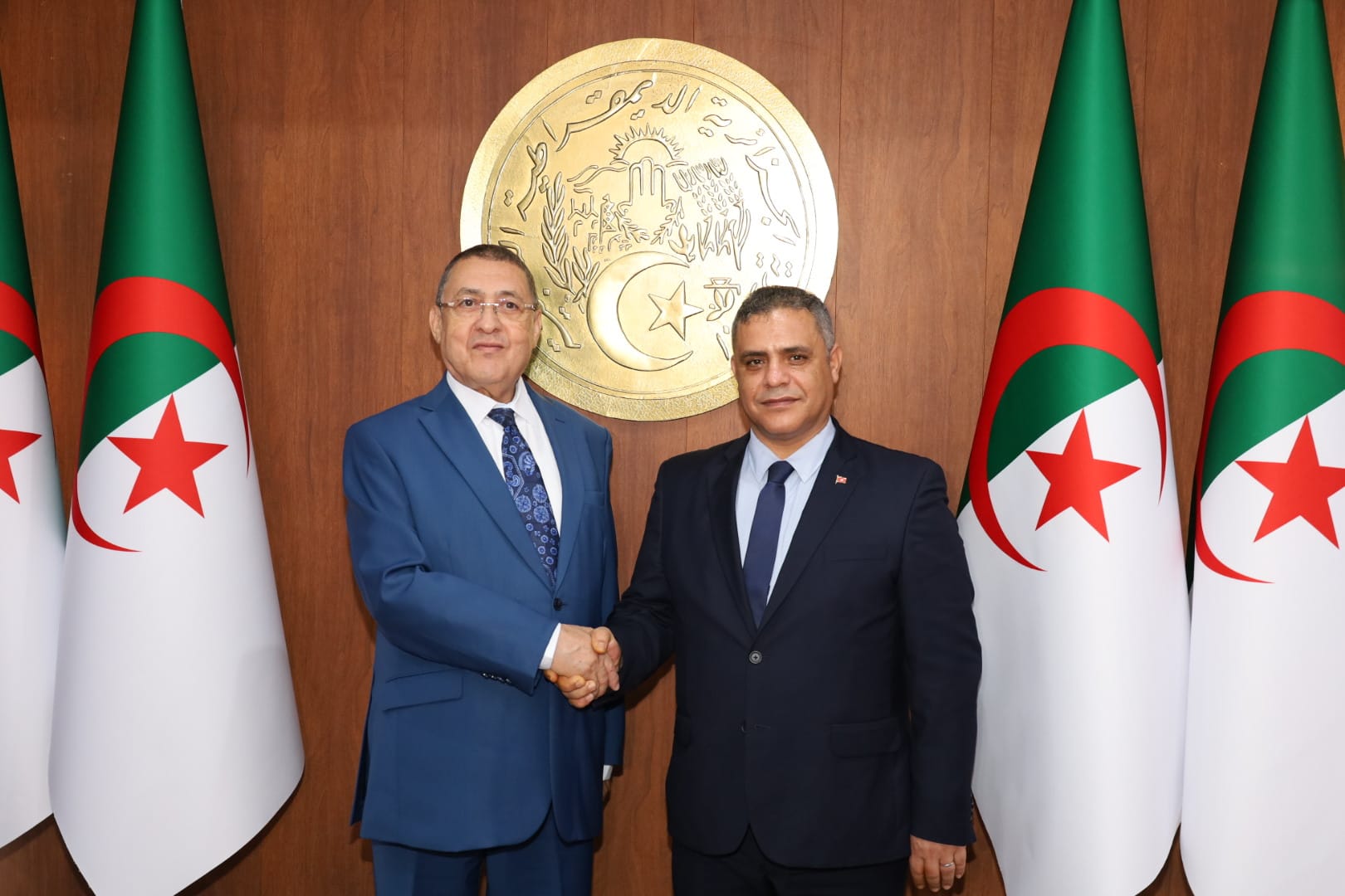 وزير الداخلية الجزائري يتباحث مع نظيره التونسي