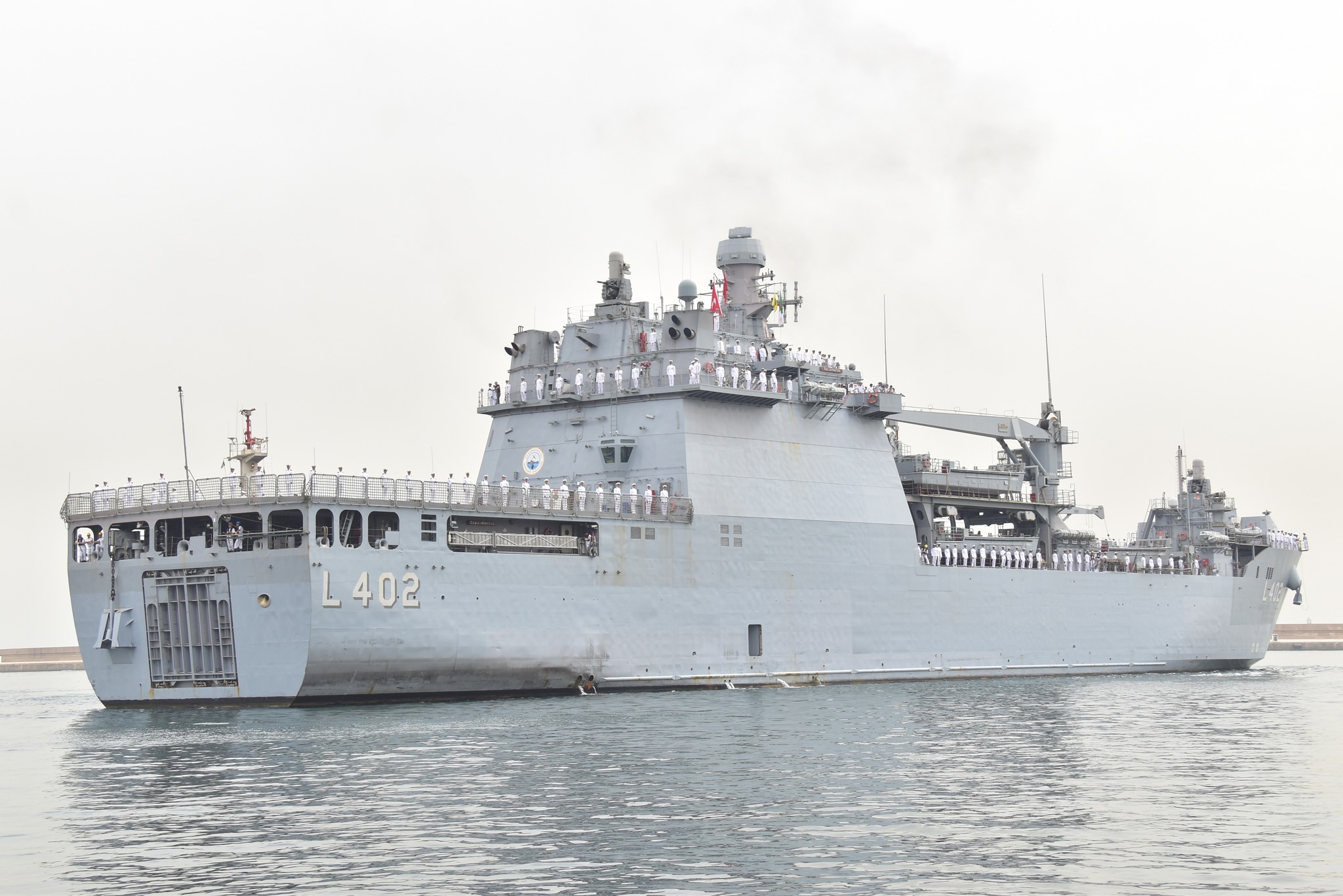 سفينة "الإبرار" "TCG BAYRAKTAR-L402"