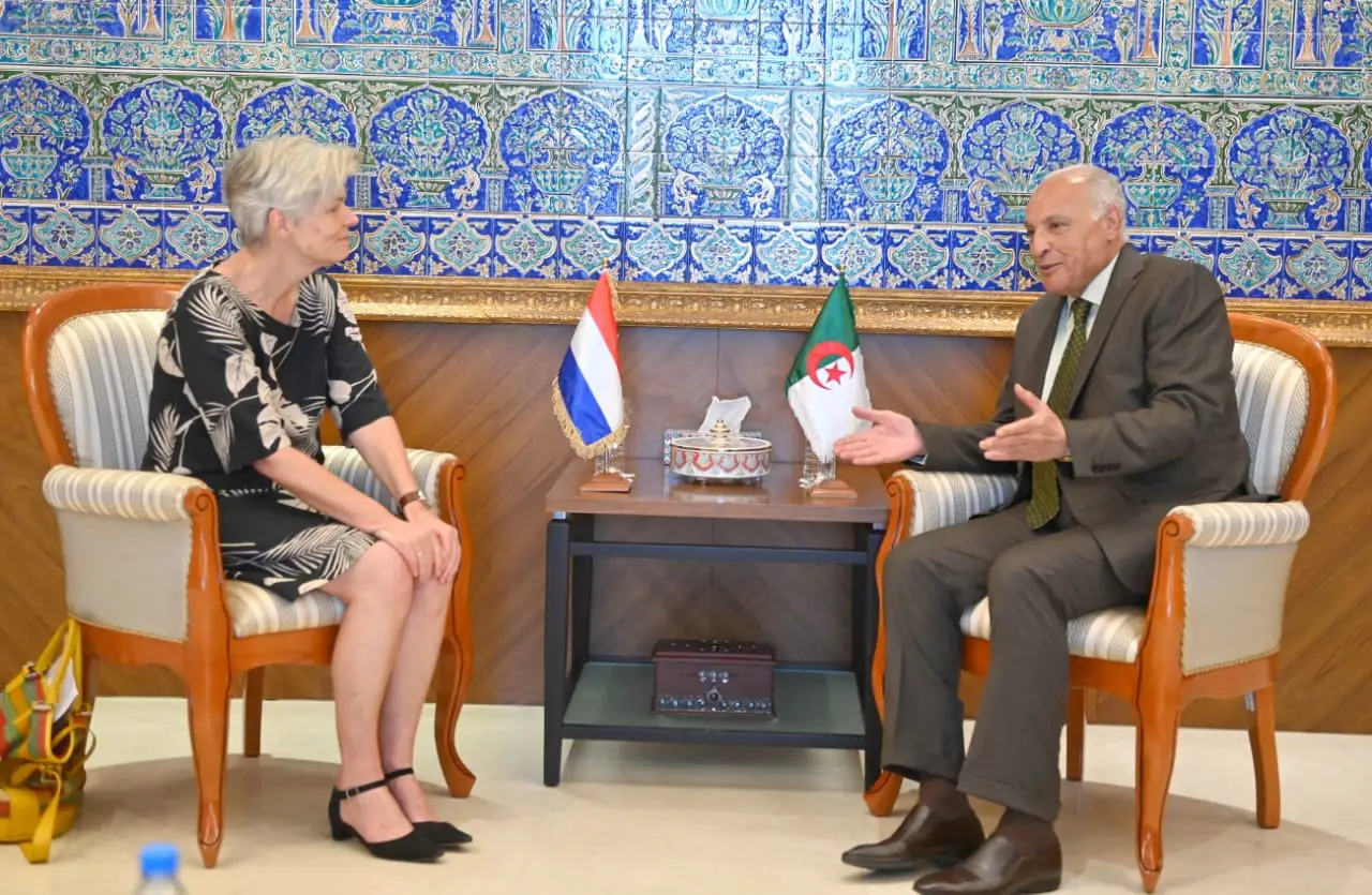 عطاف يستقبل سفيرة هولندا