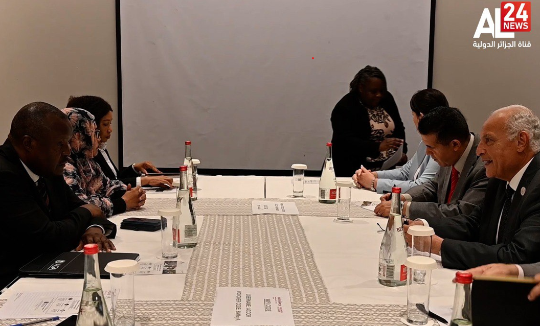 وزير الخارجية الجزائري يلتقي رئيس برلمان عموم إفريقيا