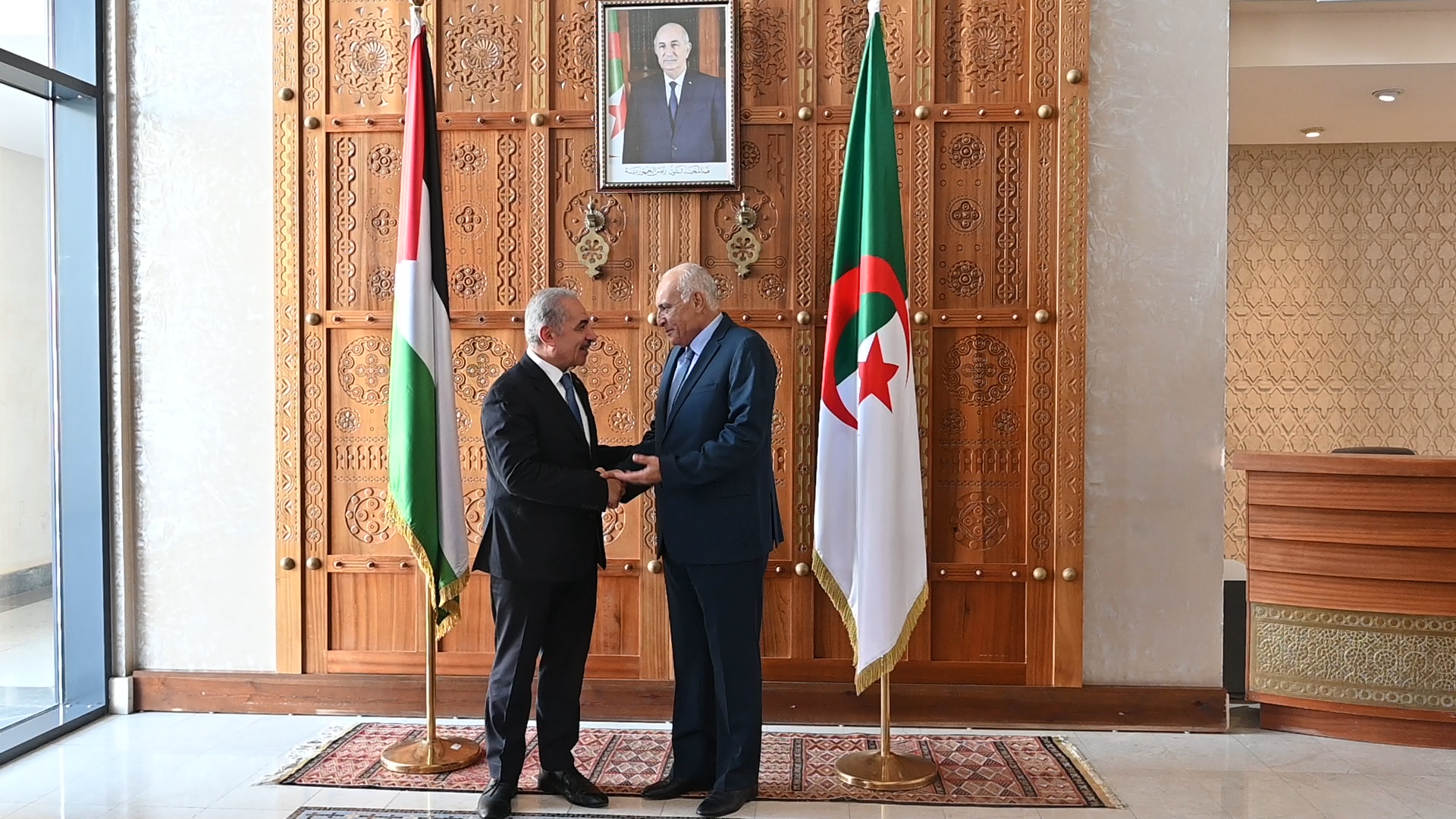 وزير الخارجية الجزائري ورئيس مجلس إدارة مركز الأبحاث الفلسطيني