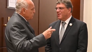 أحمد عطاف يتحادث مع الأمين العام لاتحاد المغرب العربي