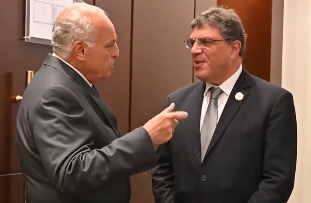 أحمد عطاف يتحادث مع الأمين العام لاتحاد المغرب العربي