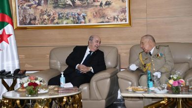 الرئيس الجزائري يشرف على احتفال اليوم الوطني للجيش