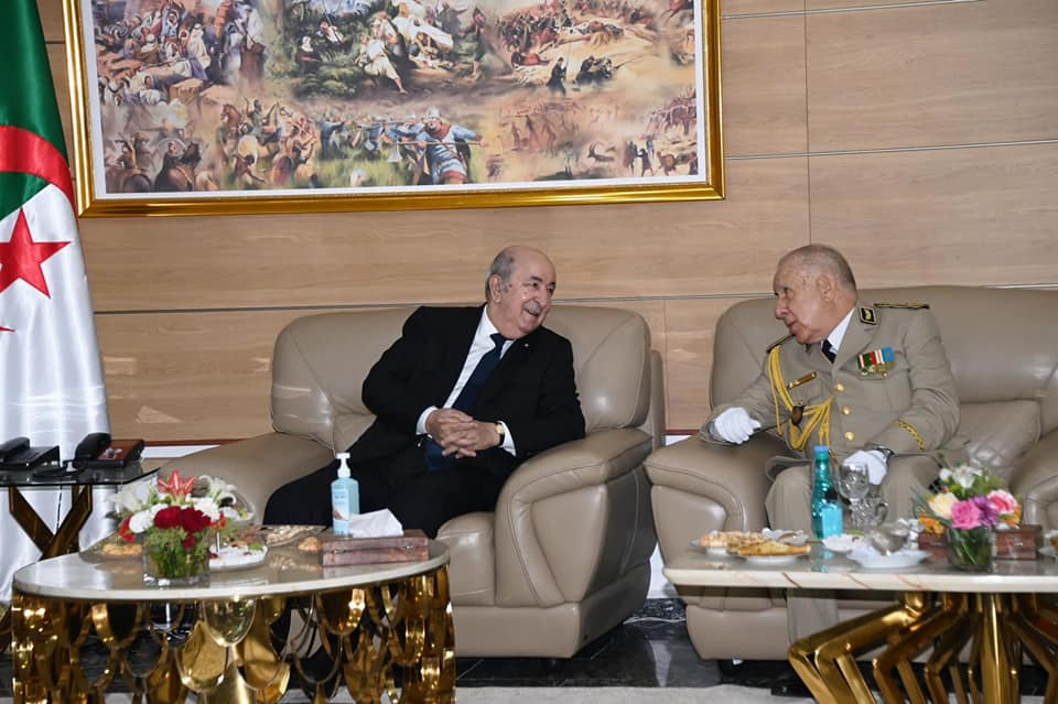 الرئيس الجزائري يشرف على احتفال اليوم الوطني للجيش