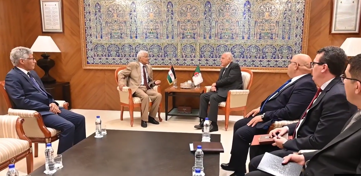 مباحثات أحمد عطاف ومحمد سيداتي