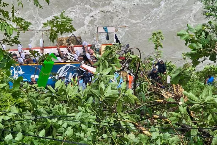 Népal 27 morts dans un accident de bus