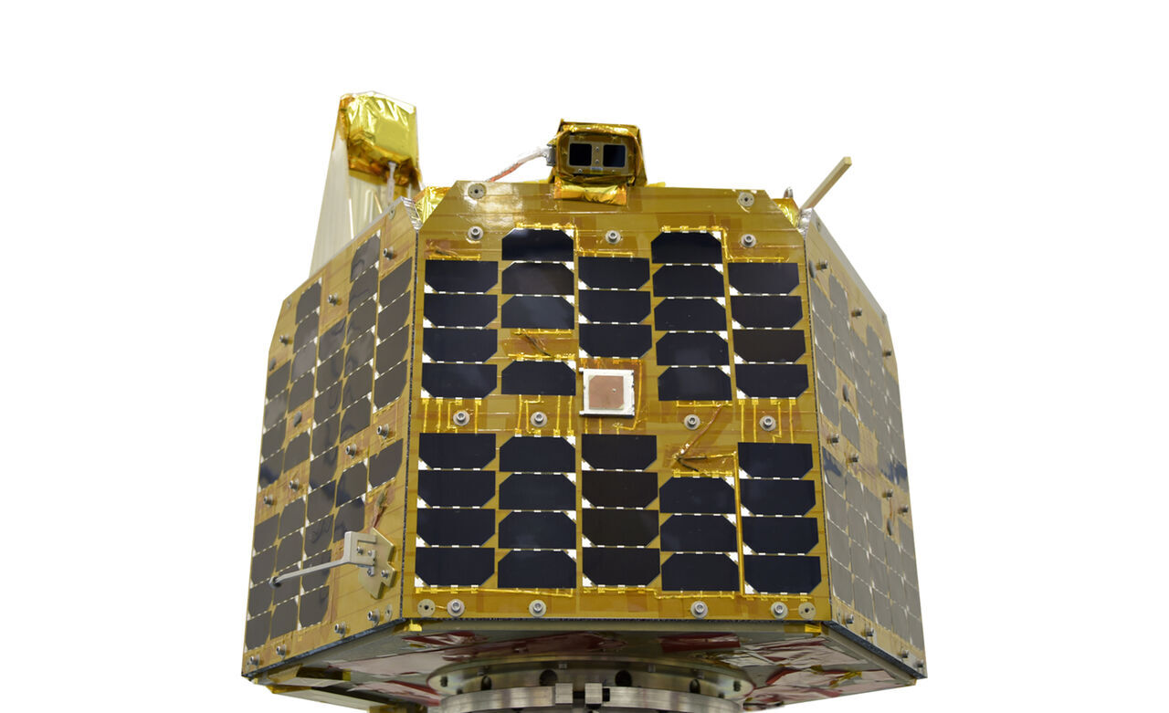 إيران تطلق القمر الصناعي جمران 1