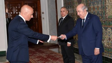 الرئيس الجزائري يتسلم أوراق اعتماد سفراء جدد