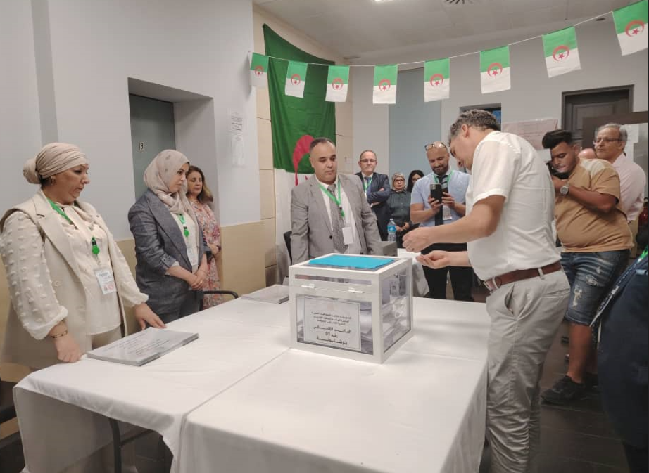 فرز أصوات الناخبين في الرئاسيات الجزائرية