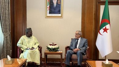 الوزير الأول الجزائري نذير العرباوي