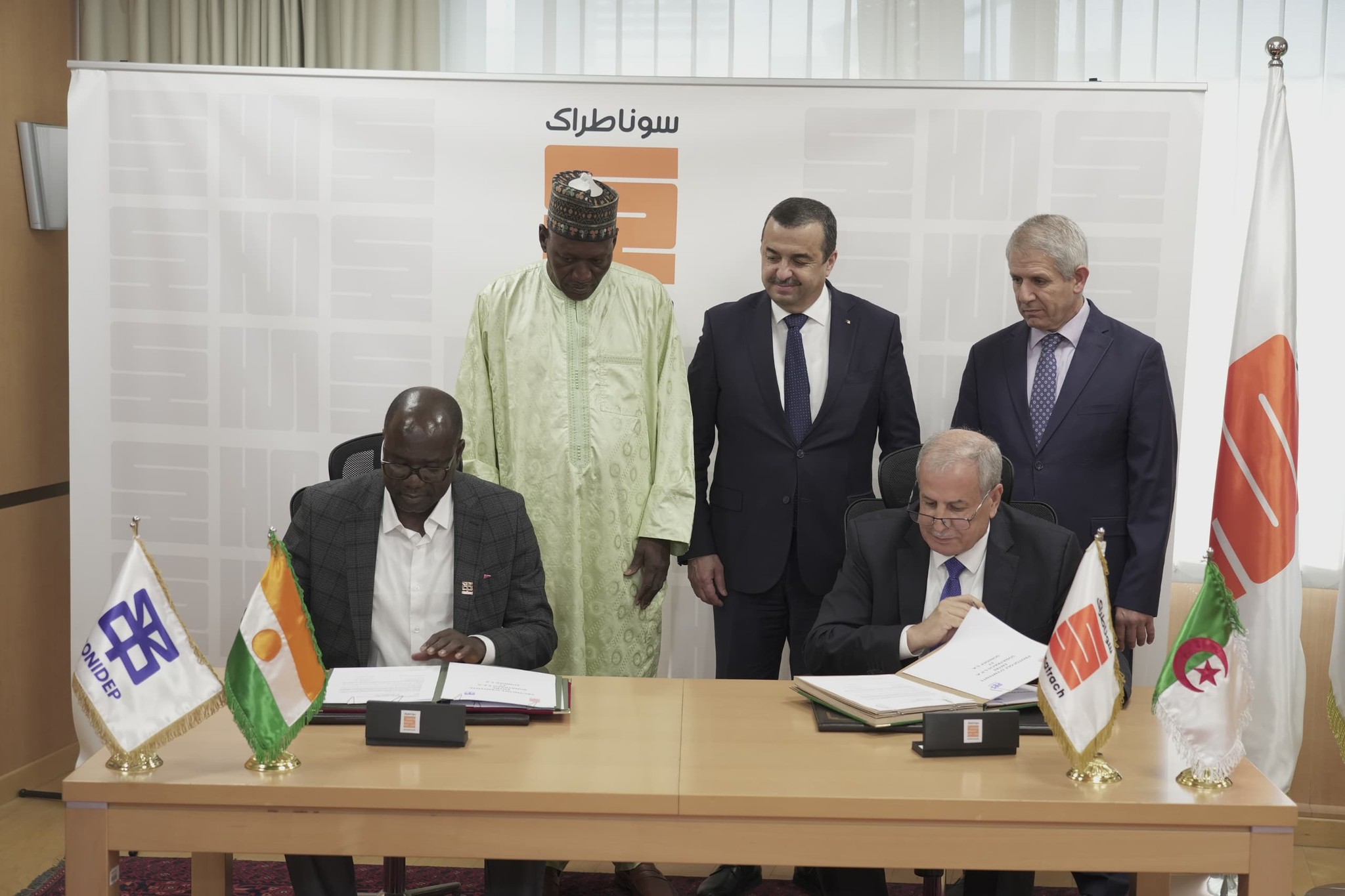 الجزائر والنيجر توقعان مذكرة تفاهم