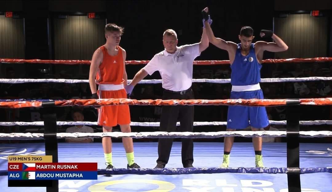 الملاكم الجزائري مصطفى عبدو، يحصل على ميدالية البرونزية في البطولة العالمية للأواسط.