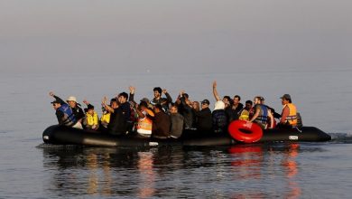 أشخاص يعبرون المانش بطريقة غير قانونية