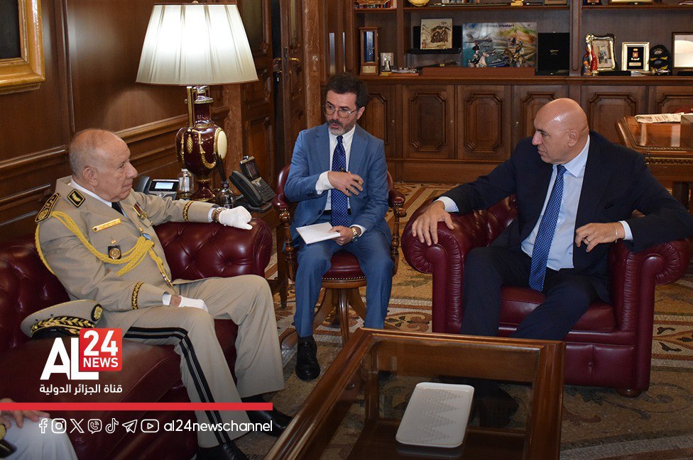 Le Général d'Armée Saïd Chanegriha reçu par le ministre italien de la Défense