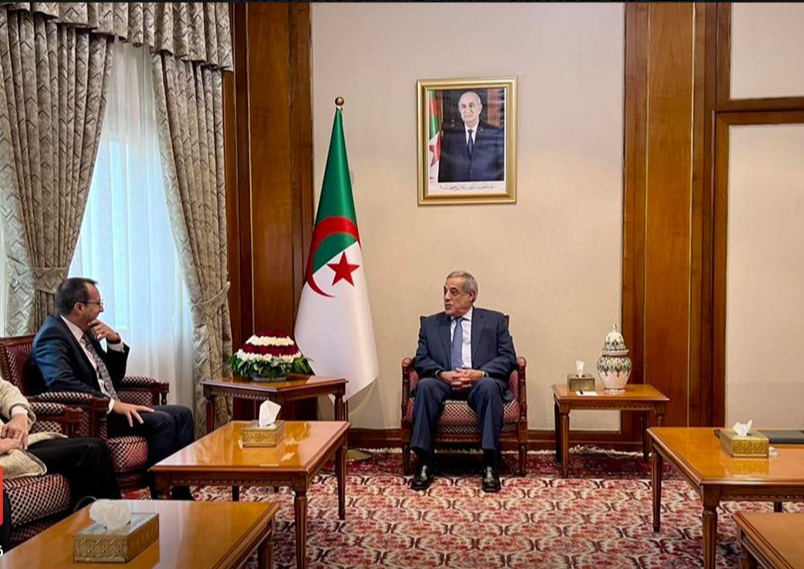 الوزير الأول الجزائري نذير العرباوي