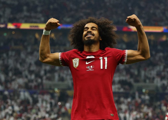 رسميا.. أكرم عفيف يتوج بجائزة أفضل لاعب في آسيا 2023