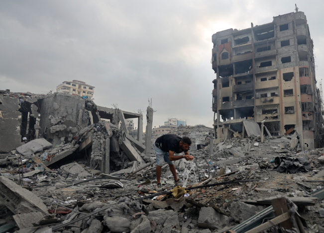 Ghaza : les forces sionistes bombardent l'hôpital Kamal Adwan, endommageant une station d'oxygène